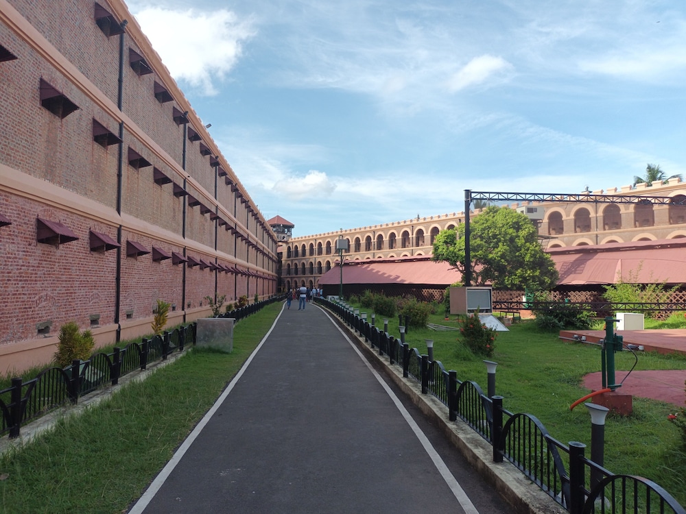 Gkm Grand Hotel 49/50