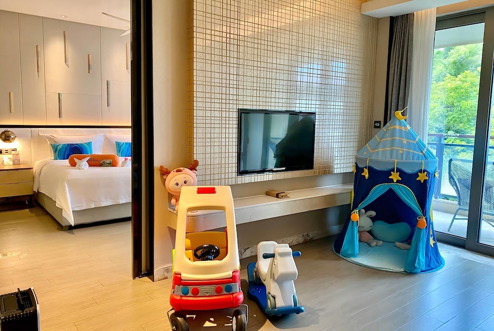 Family Suite, King Bed