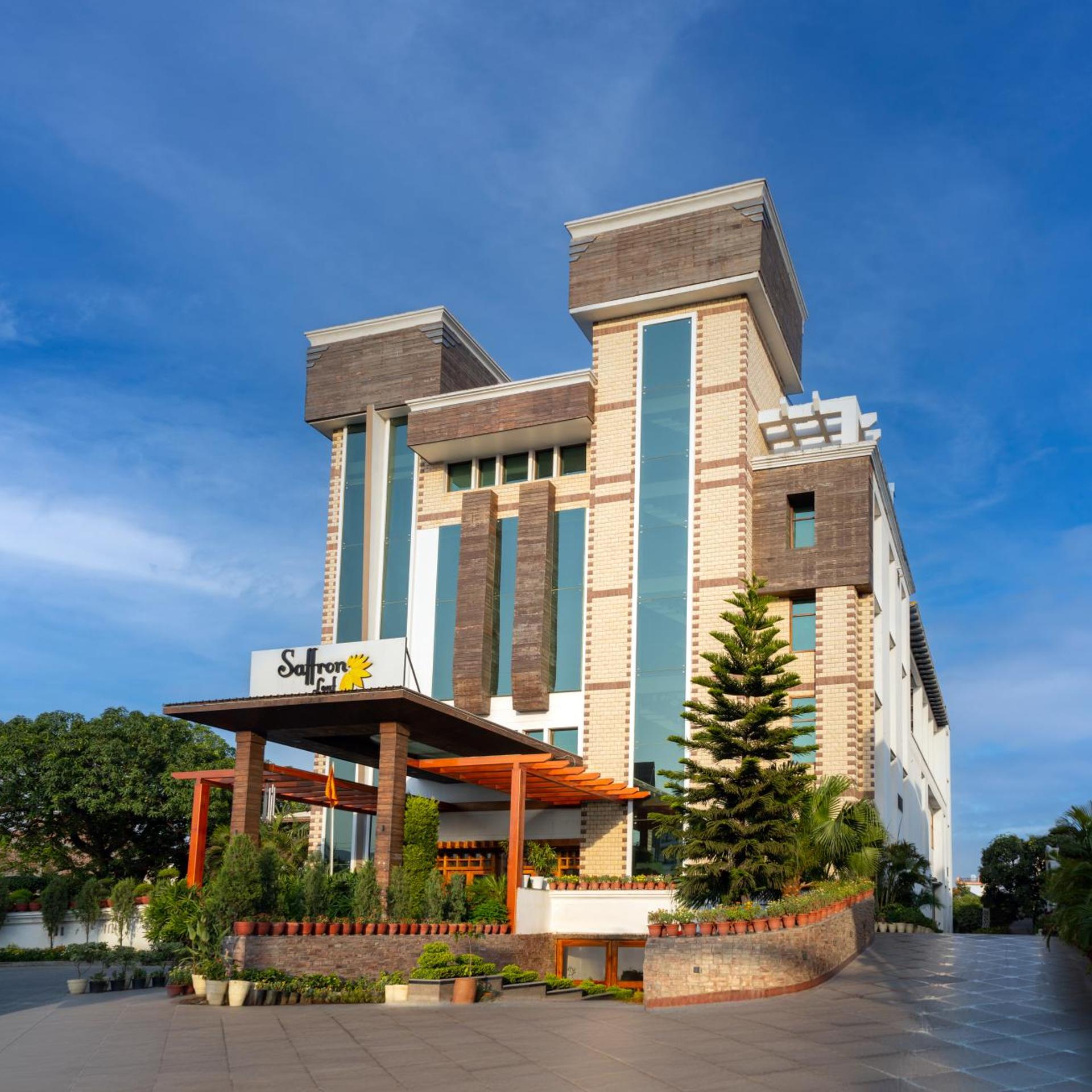 Hotel Saffron Leaf 3/50