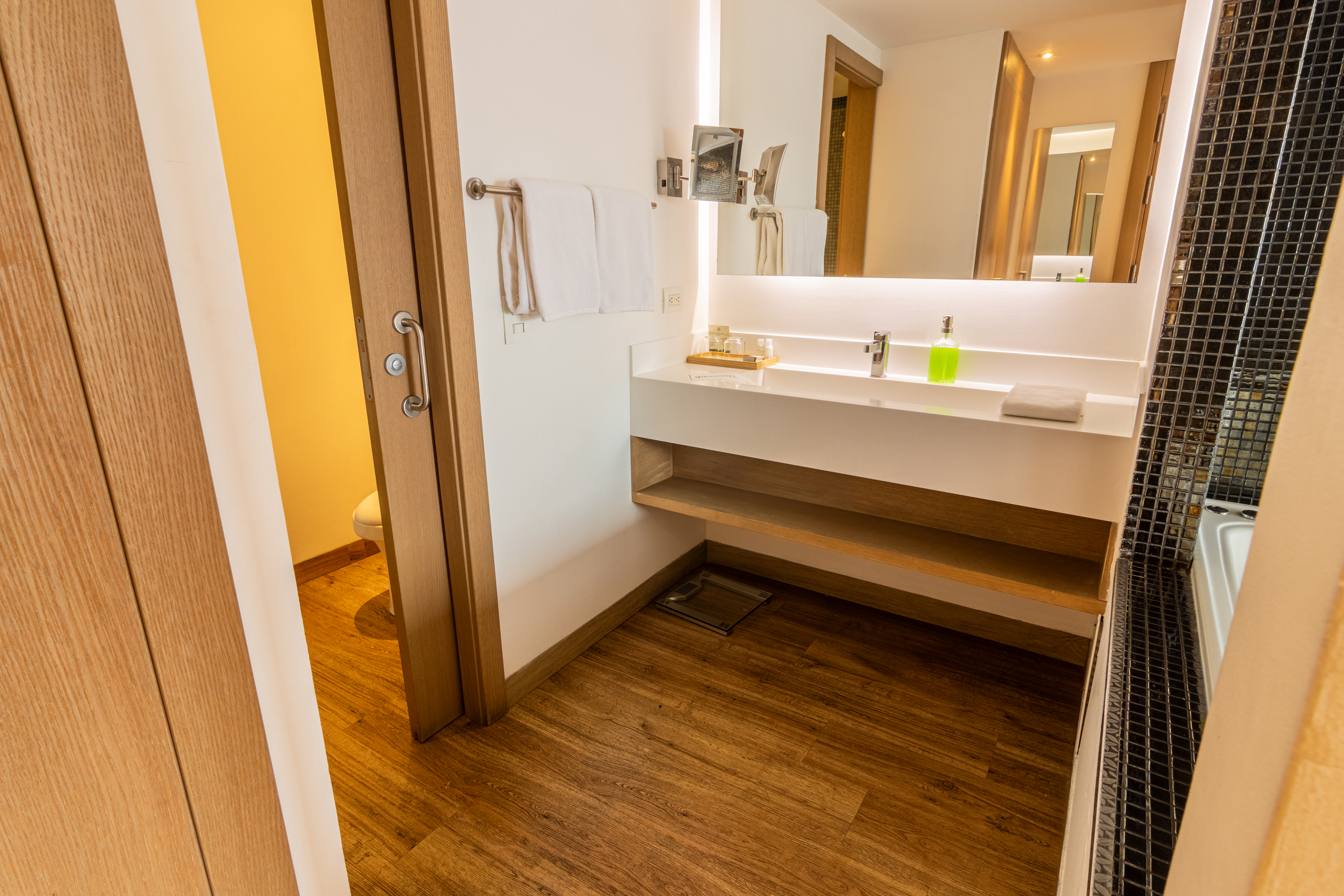 Junior Suite, King Bed 4/4