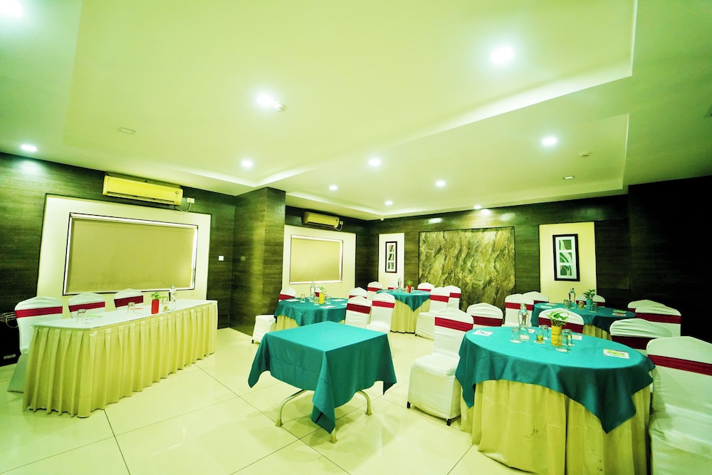 HOTEL EXCELLENCY 45/50