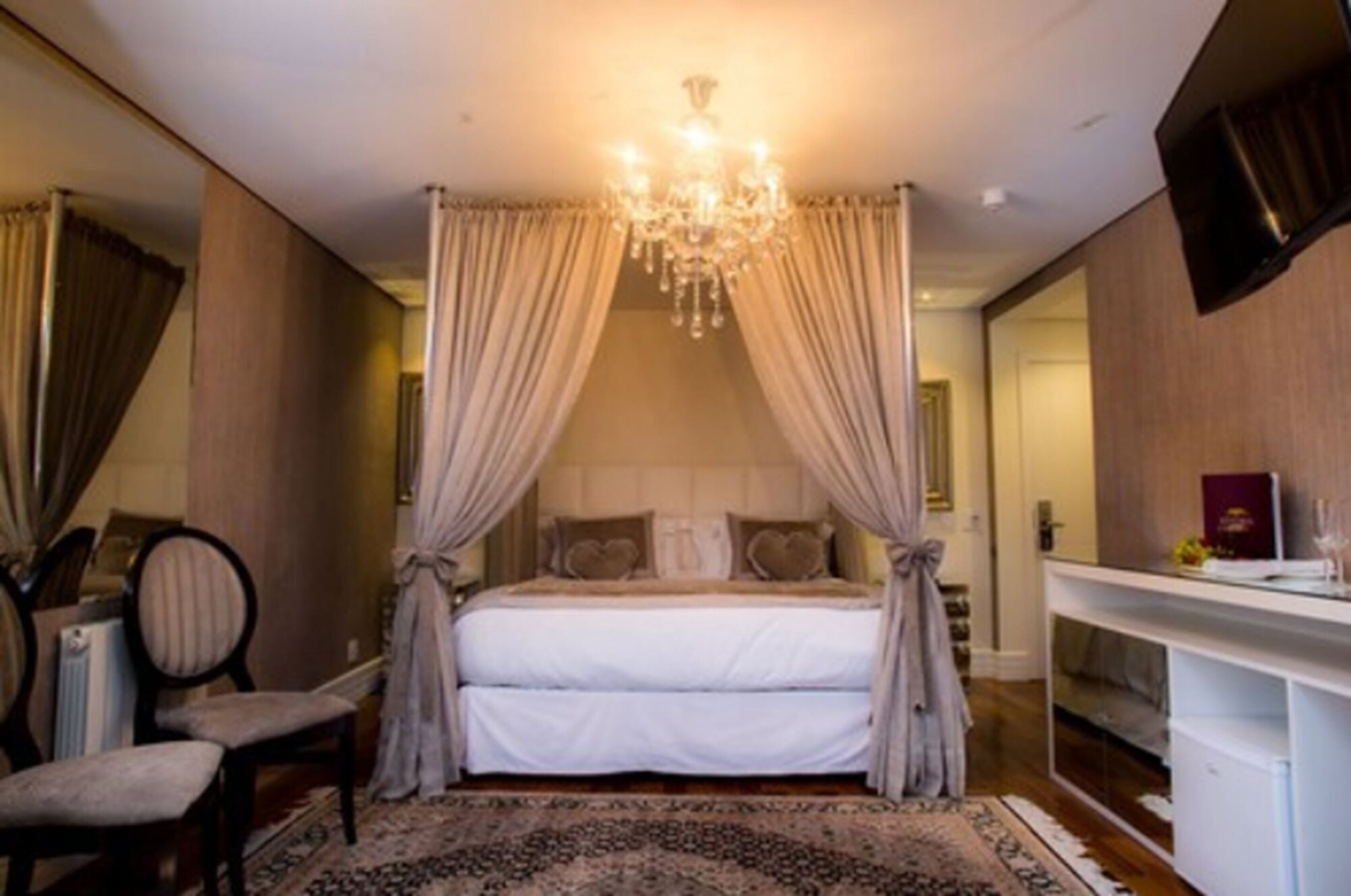 Suite, King Bed