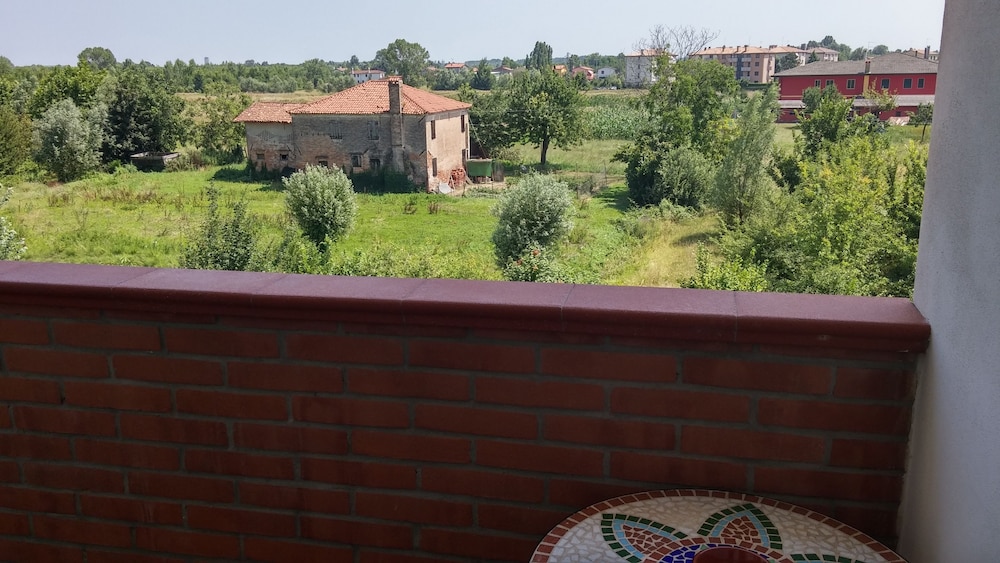 Bed And Breakfast Dream 5/50