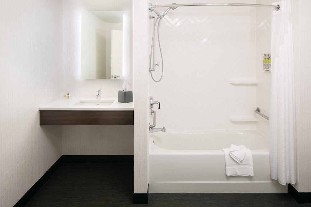 Holiday Inn Cheshire - Southington 48/49