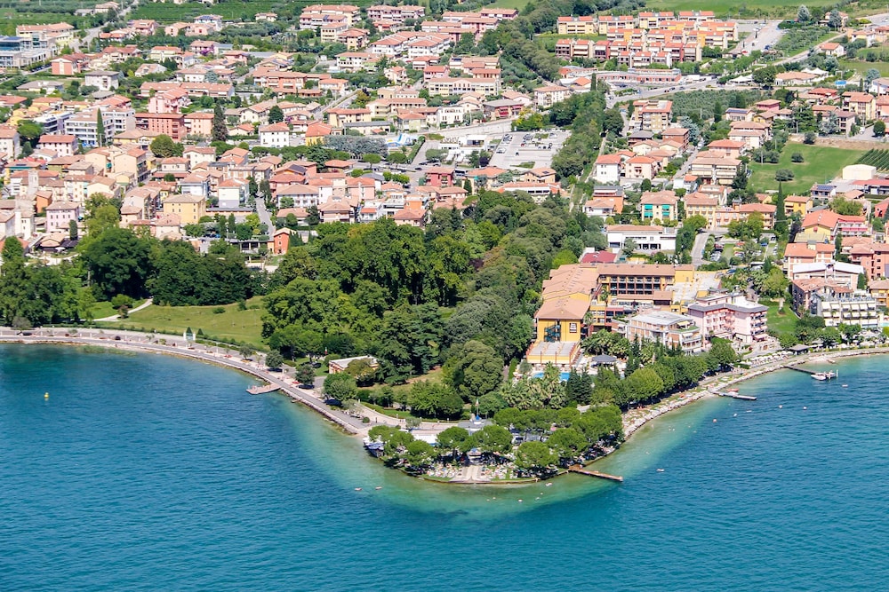 Parc Hotel Gritti 75/77