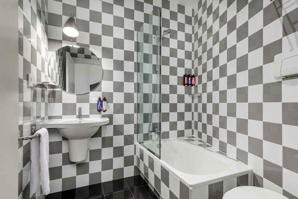 Room Mate Mario 66/69