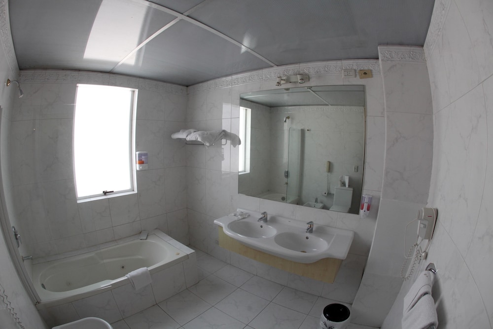 Cristal Palace Hotel 35/36