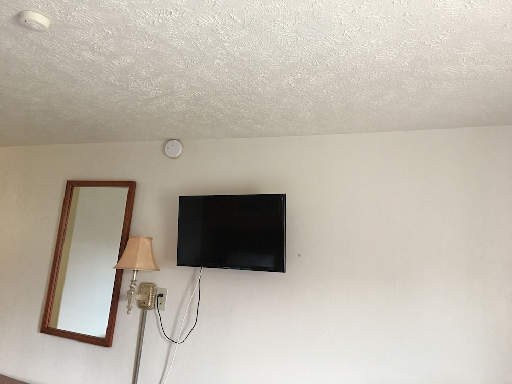 Americas Best Value Inn Marion IL 26/35