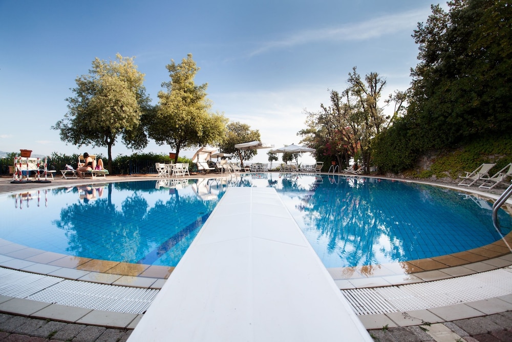 Grand Hotel De Rose 29/65