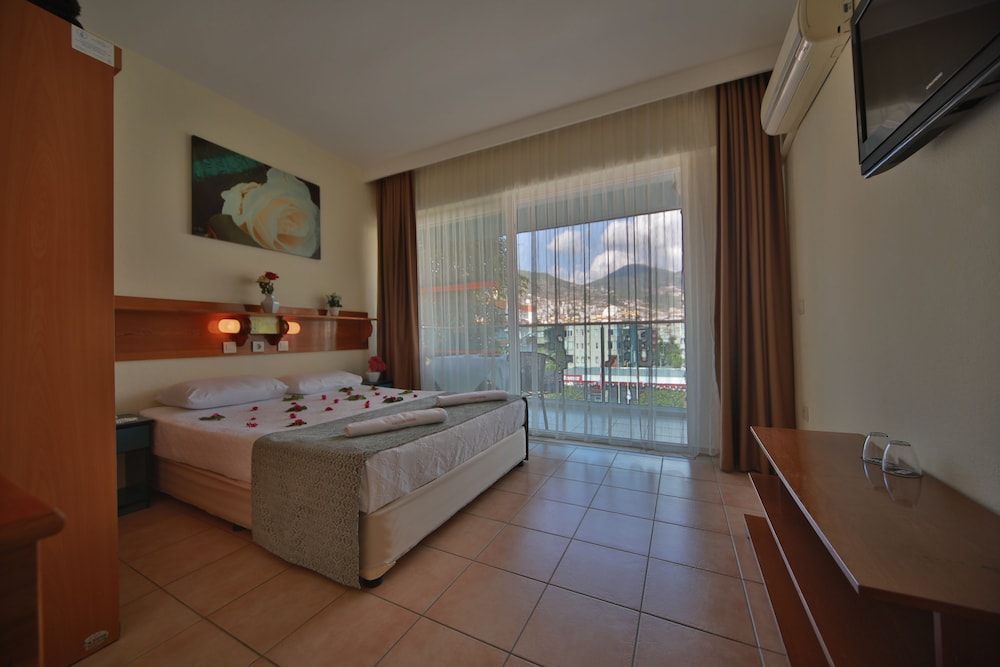 1 BEDROOM, SUPERIOR, TRIPLE