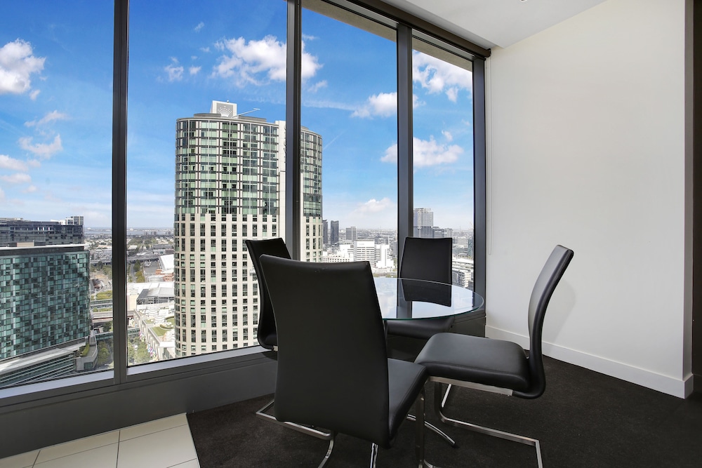 Freshwater Apartments - Corporate Keys 66/71