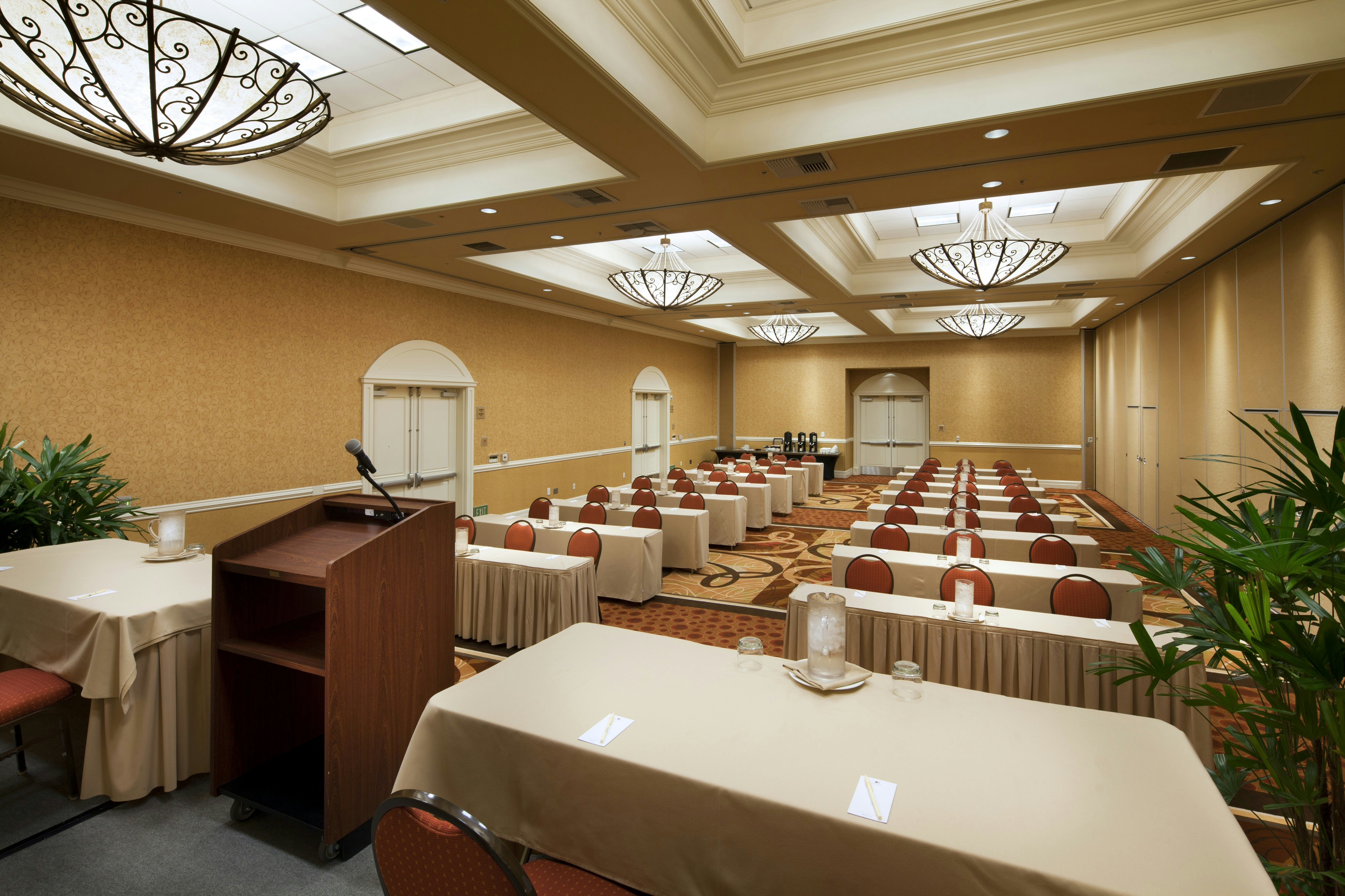 DoubleTree Suites by Hilton Hotel Anaheim Resort - Convention Center 28/56