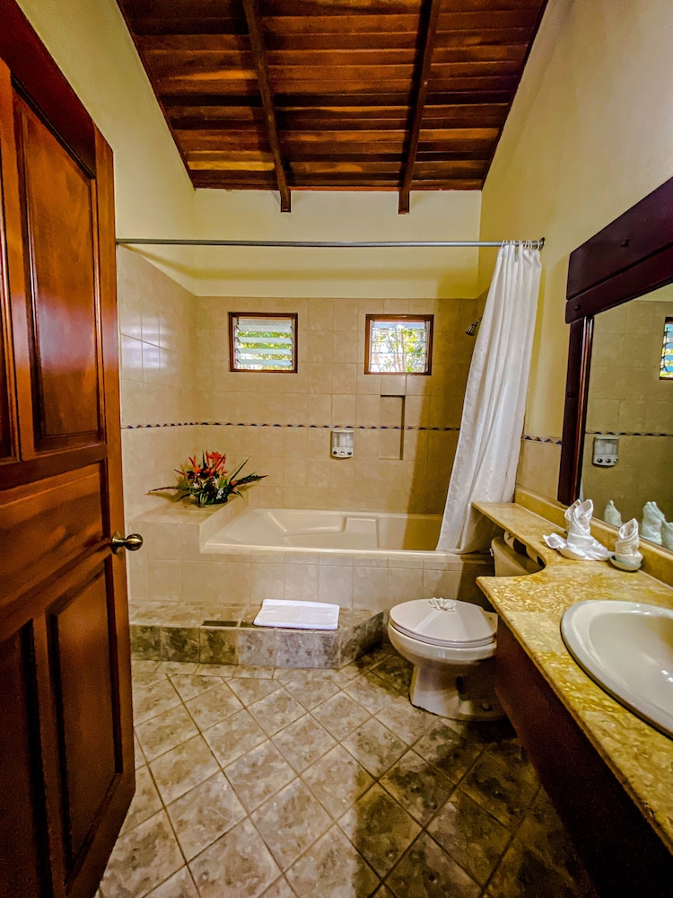 Jaco Hotel Docelunas 46/48