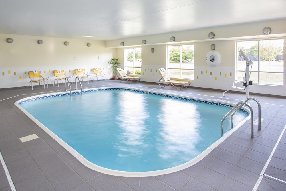 Fairfield Inn Suites Chicago Tinley Park 4/19