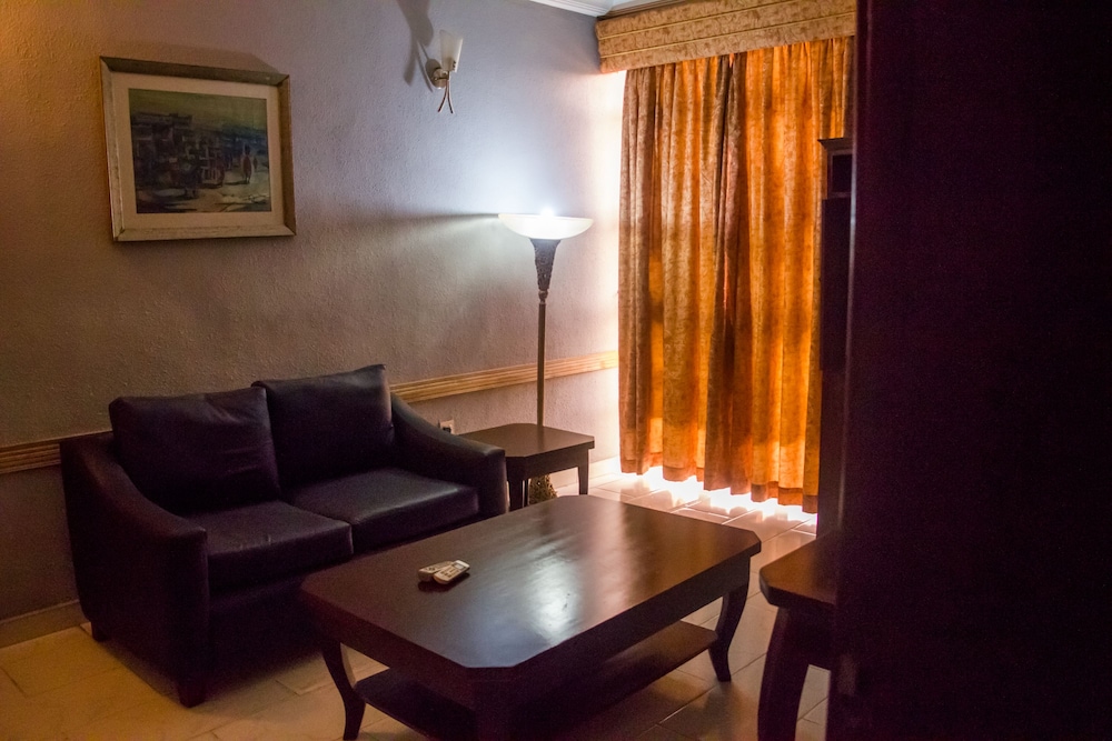 Heritage House Square Hotel 54/64