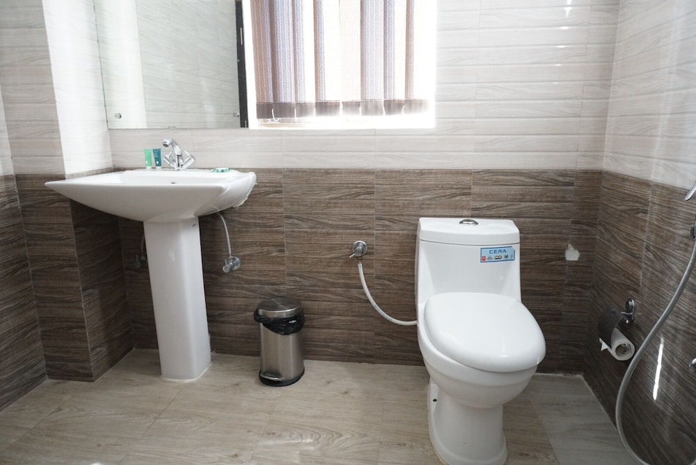 Treebo Trend Hotel Pemaling 32/35