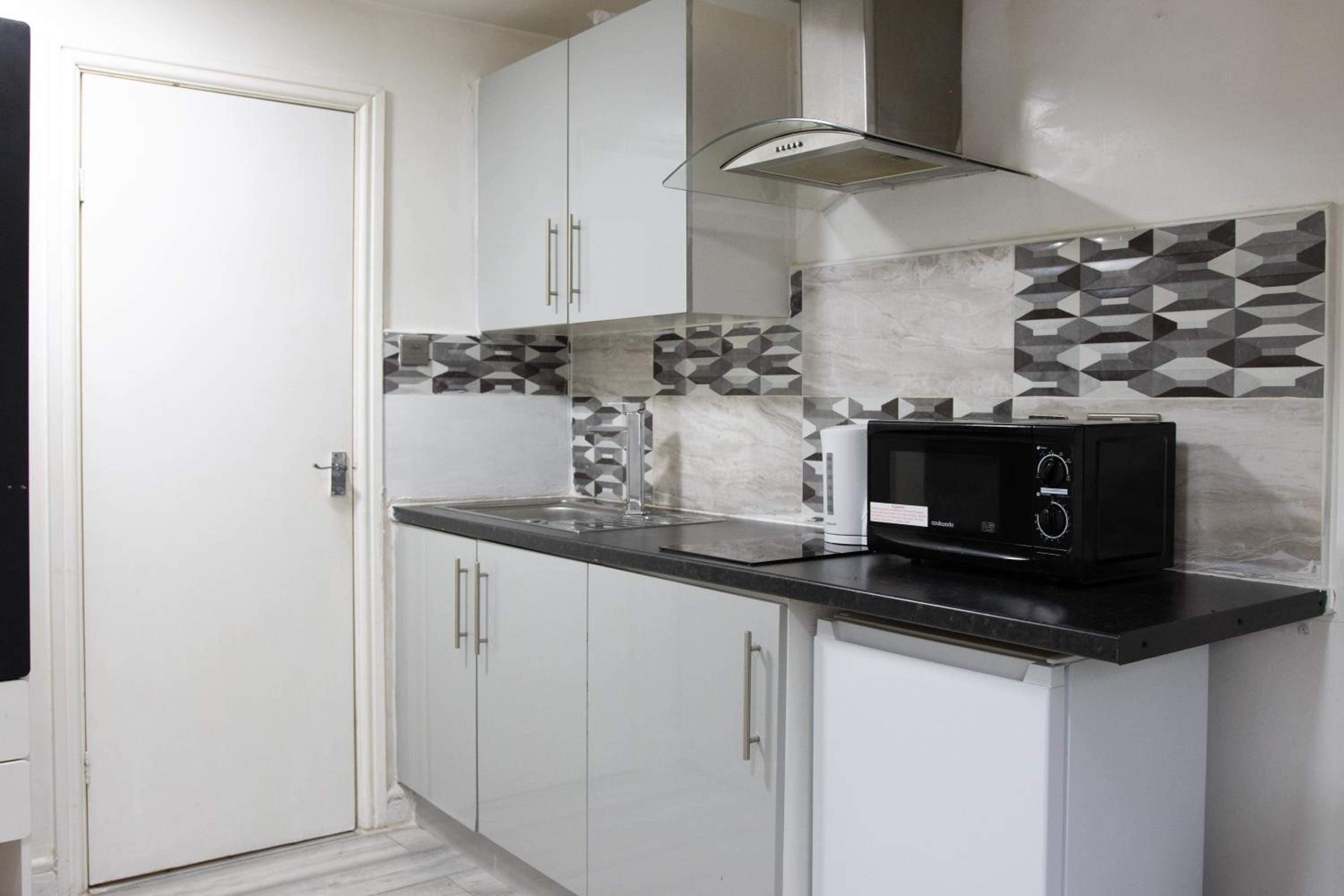 Hills View Apartments 16/18
