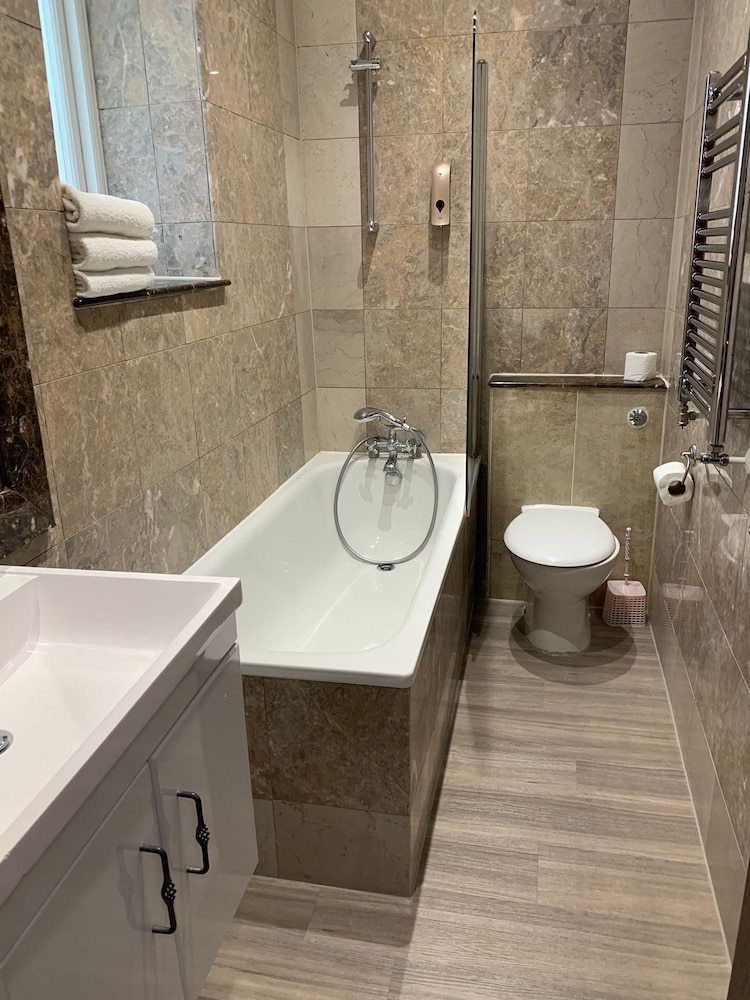 LONDON PLAZA SERVICED APARTMENTS 48/52