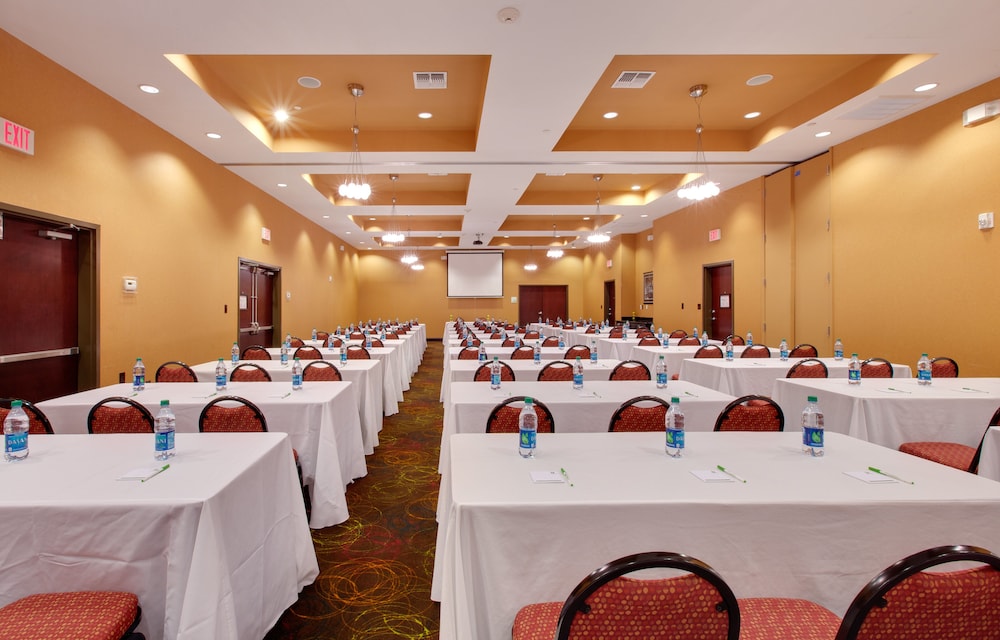 Holiday Inn Houston East Channelview 37/38