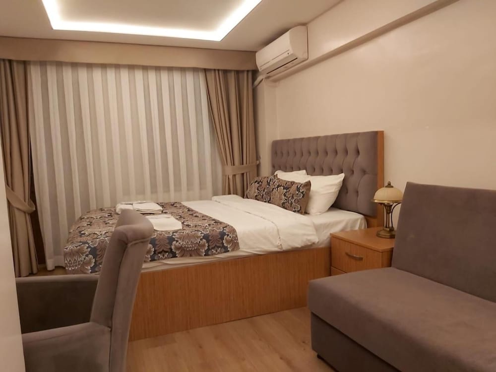Aiza Suites 8/53