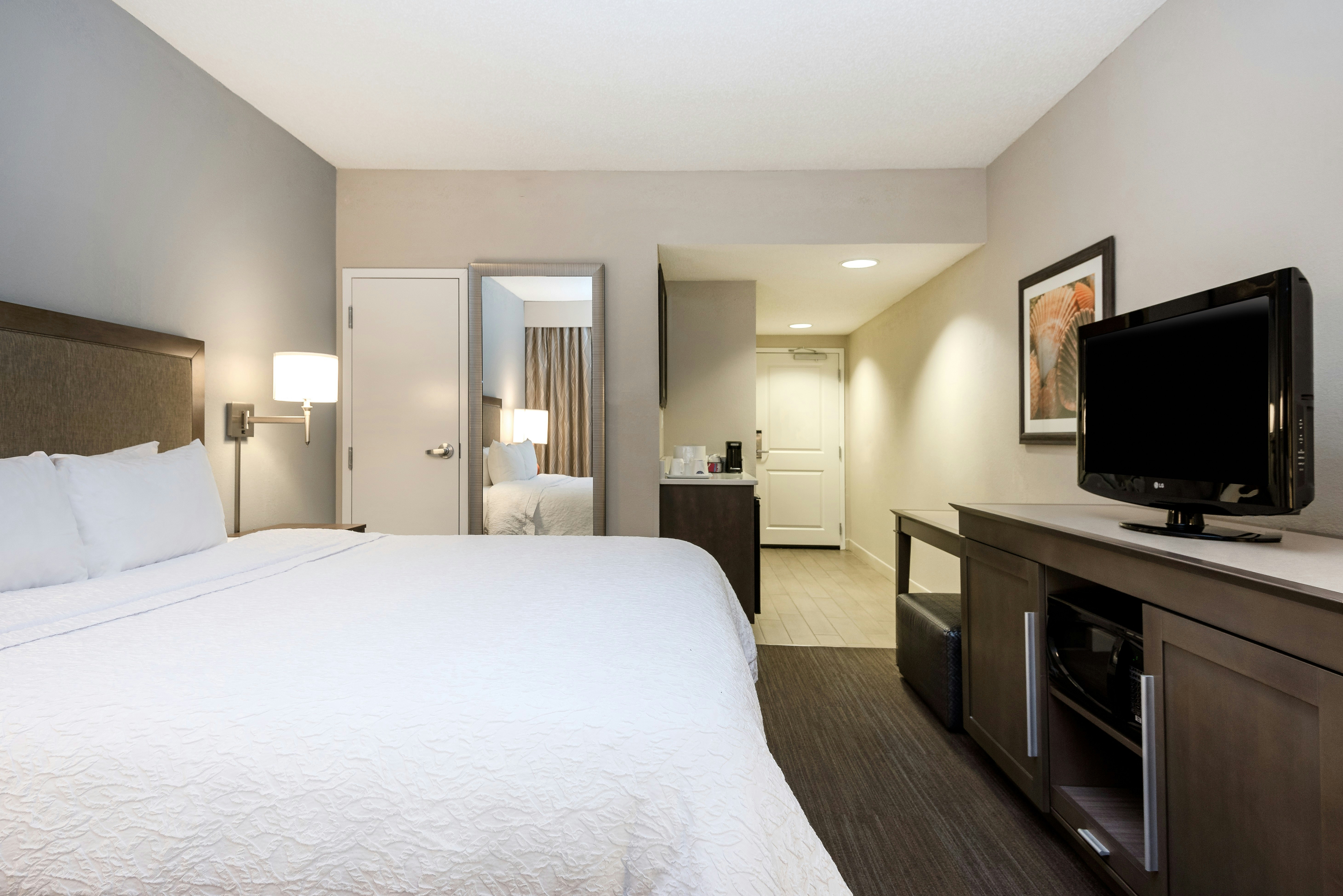 ROOM, KING BED