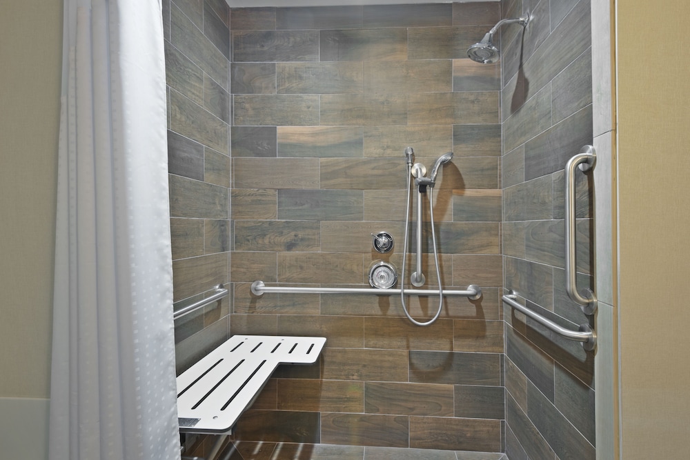 Holiday Inn Express & Suites Harrisburg S - New Cumberland 2/72
