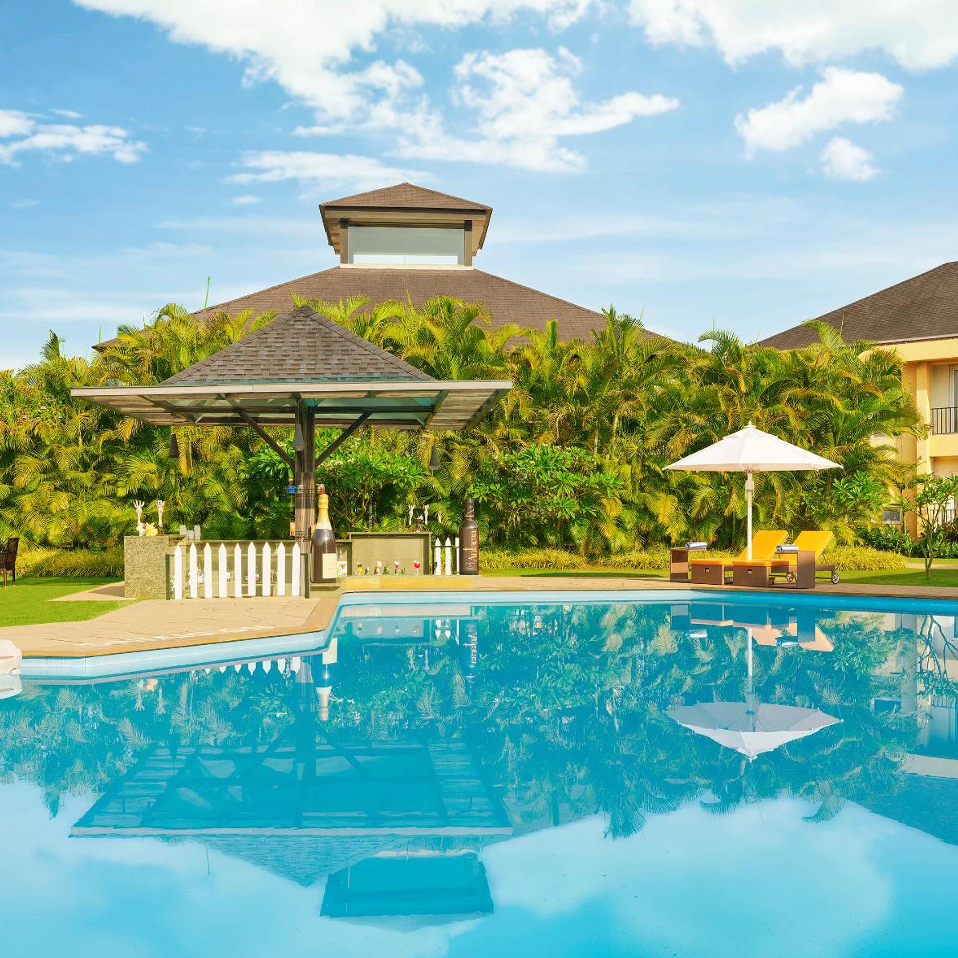 Tropical Retreat 48/51