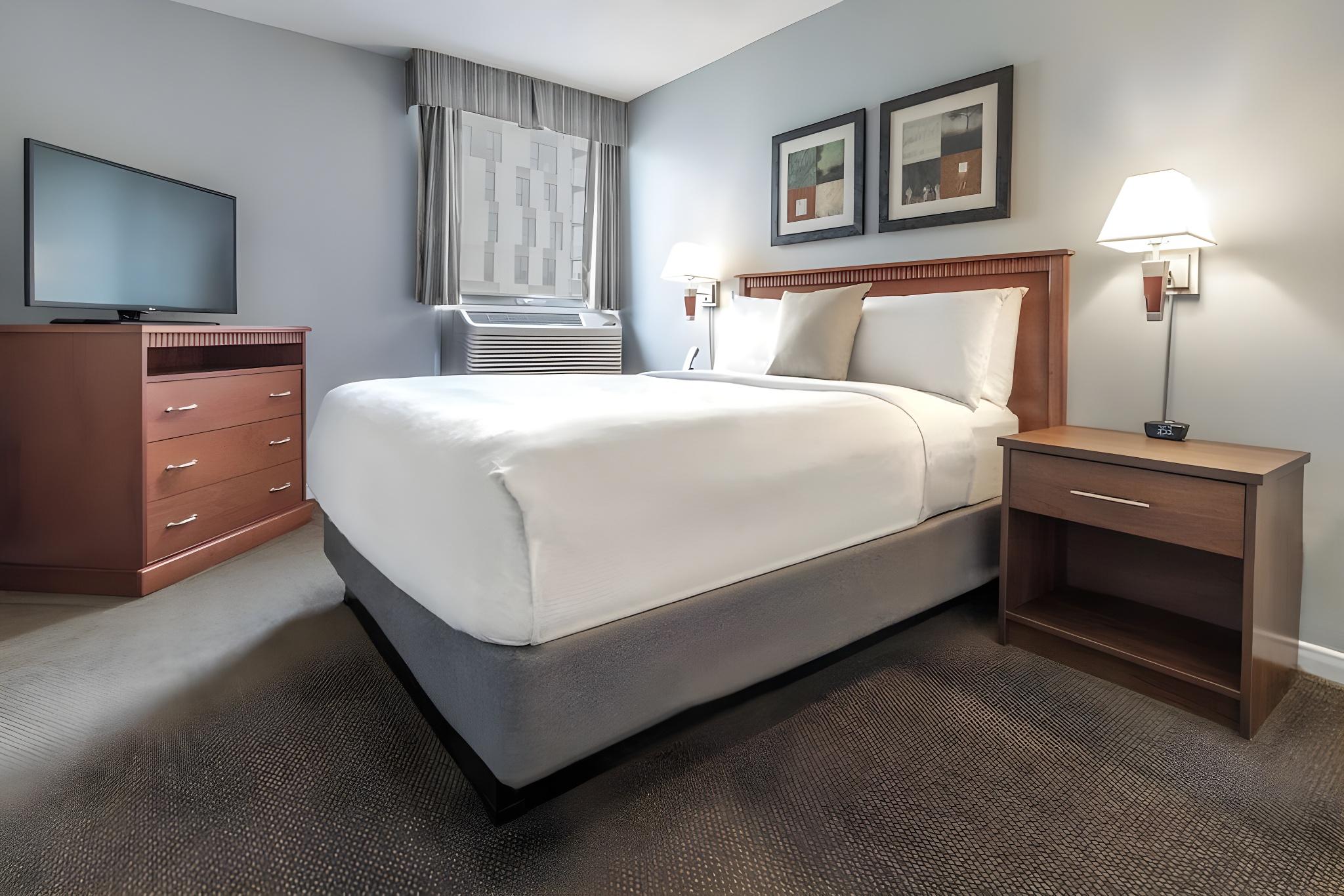 Suite, Queen Bed, Kitchen
