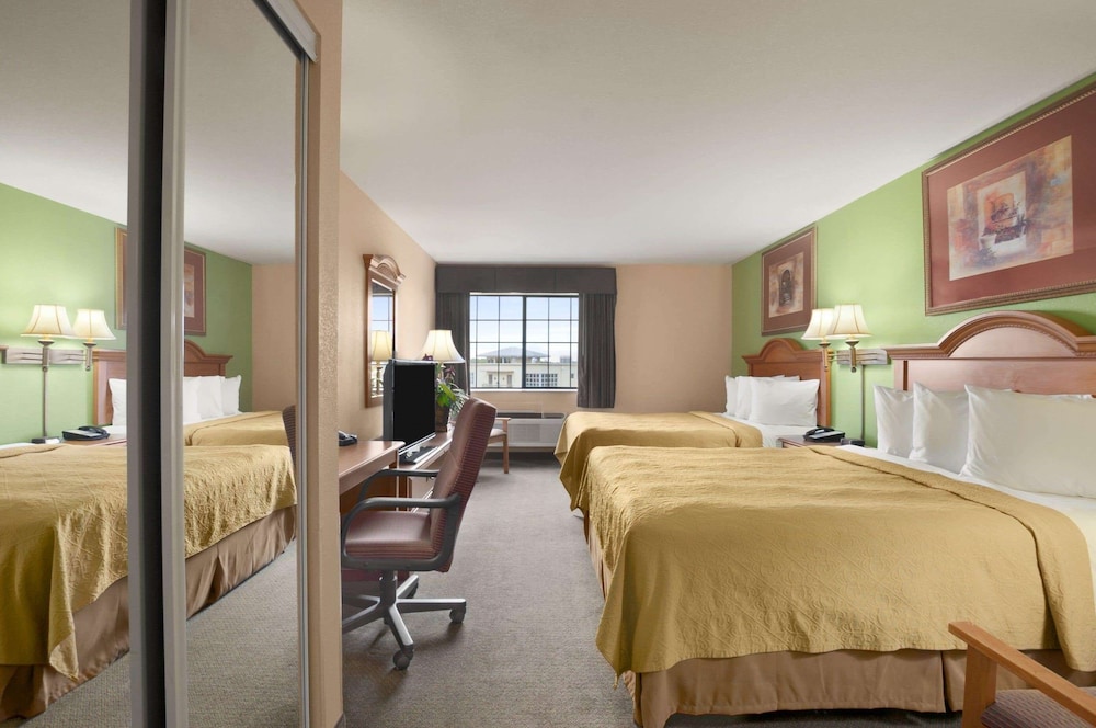 Days Inn & Suites by Wyndham San Antonio North/Stone Oak 27/63