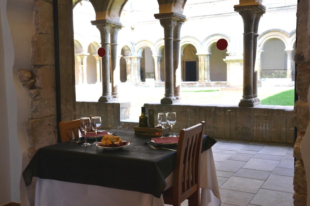 Monestir de les Avellanes 37/68