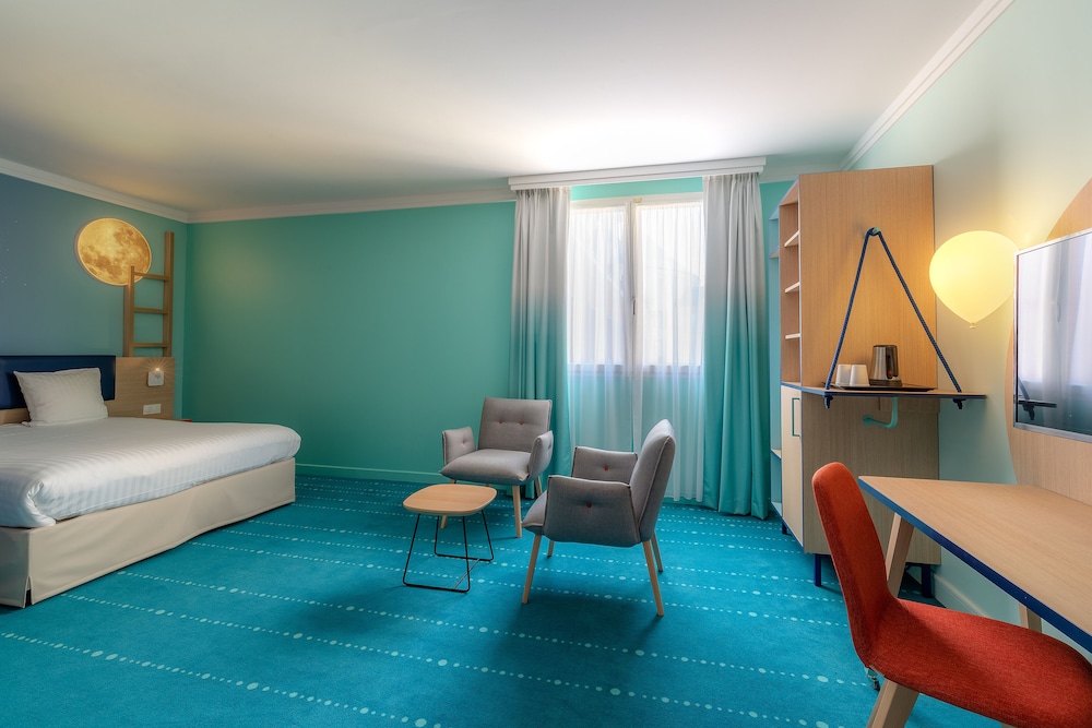 Grand Magic Hotel (ex Magic Circus) 56/86