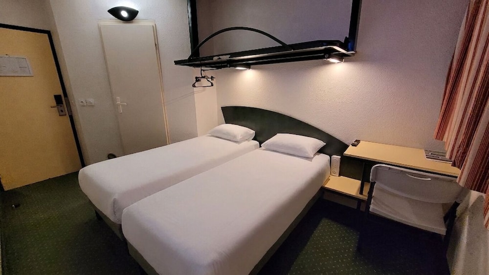 Good Night Hotel 16/37