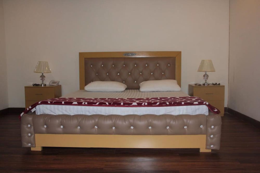 Grand Millennium Hotel Lahore (Local) 23/41