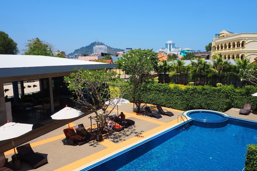 The Malika Hotel 67/74