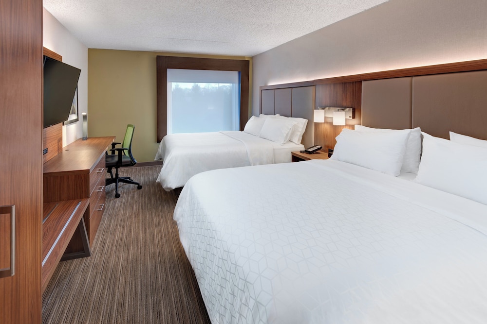 Holiday Inn Express & Suites West Long Branch - Eatontown 14/74