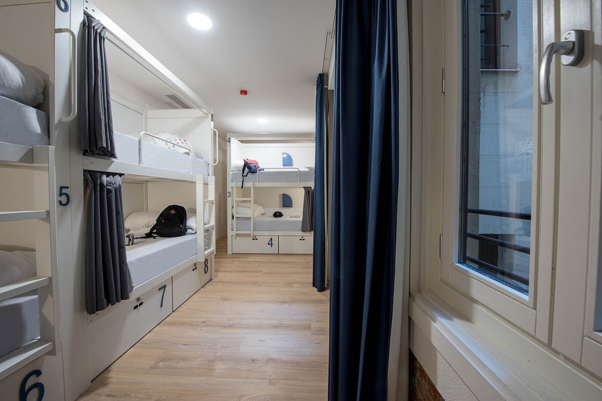 MIXED DORM, 8 BEDS, SHARED BATHROOM