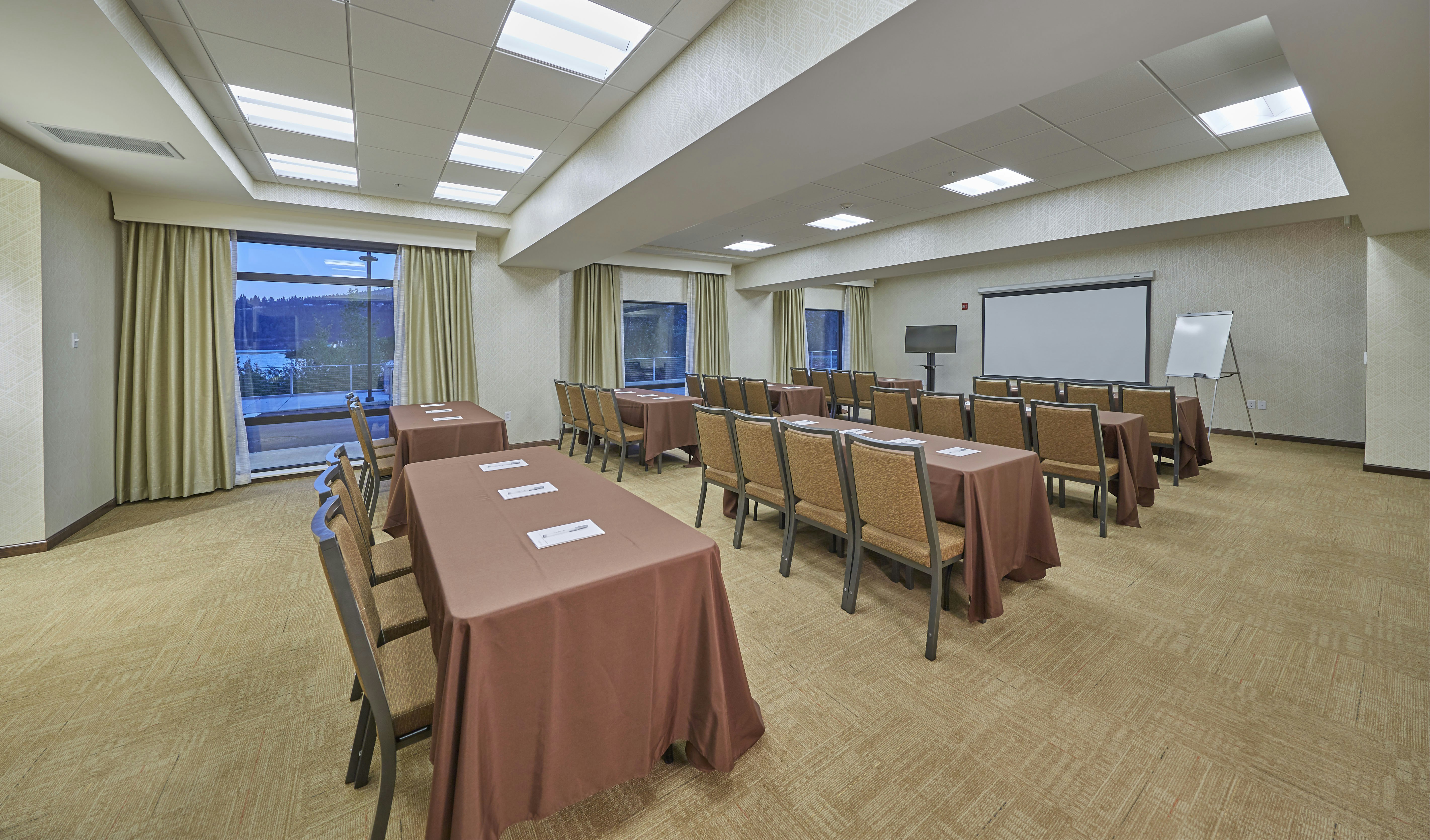 Hampton Inn and Suites Hood River 46/55