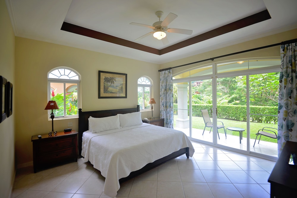 1 BEDROOM, CONDO, DELUXE