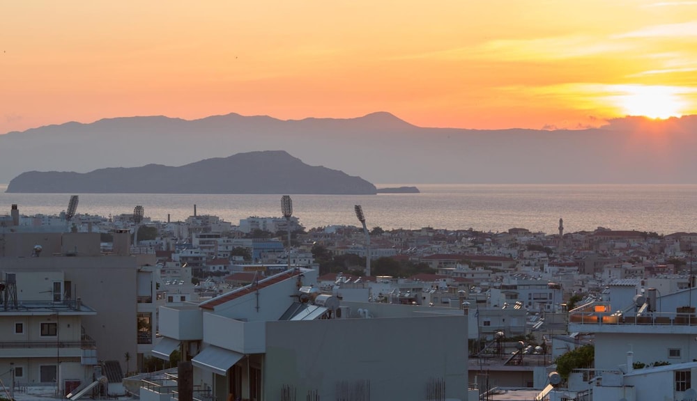 Theofilos Hotel 41/49