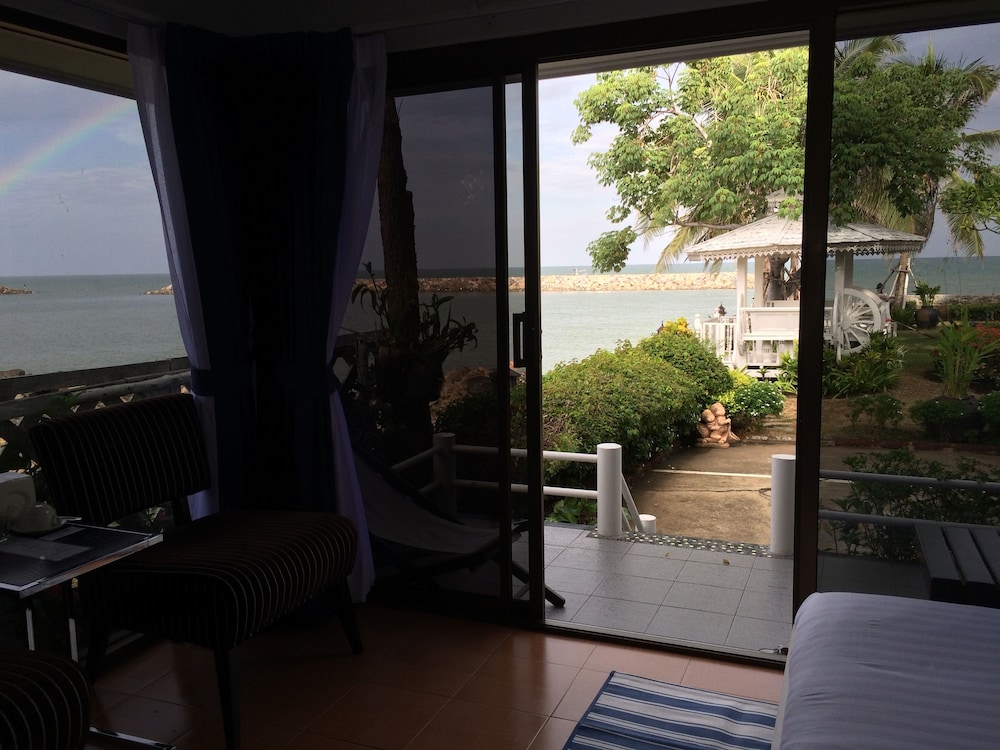 Chomtalay Resort At Had Chaosamran Beach 8/34