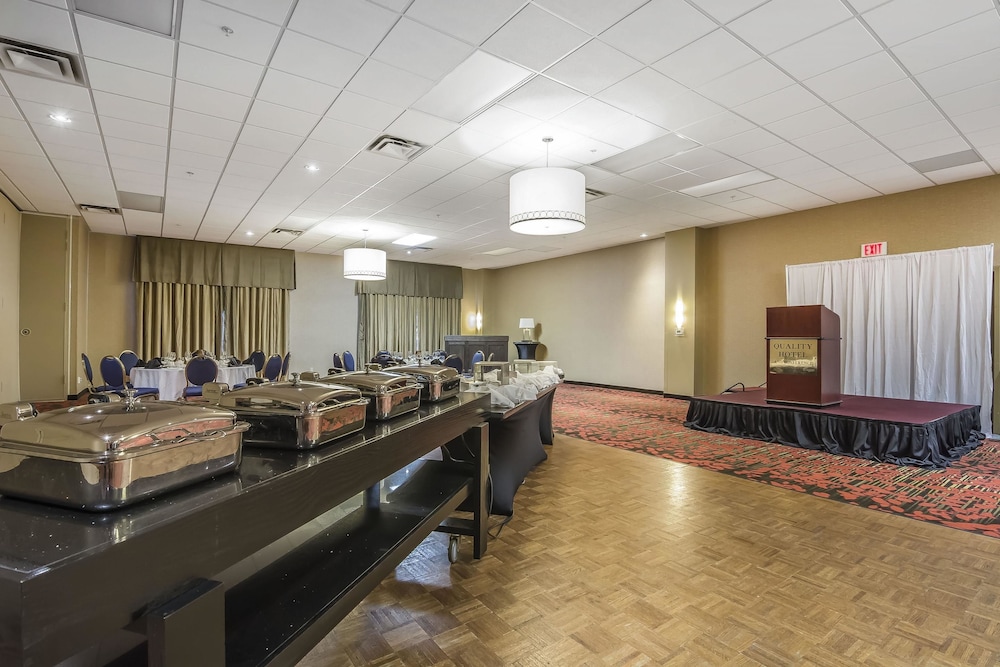 Quality Hotel & Conference Centre Fort McMurray 37/41