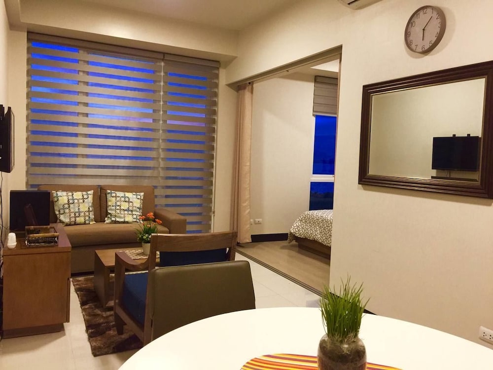 CSuites at 8 Newtown Residences 47/50