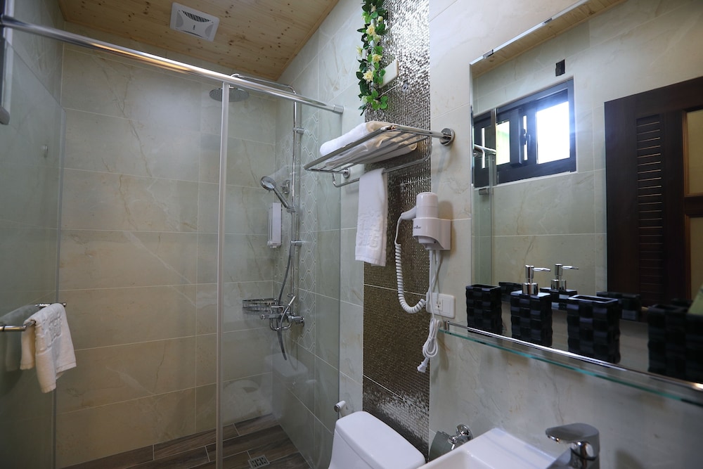 Happiness Station B&B 46/50