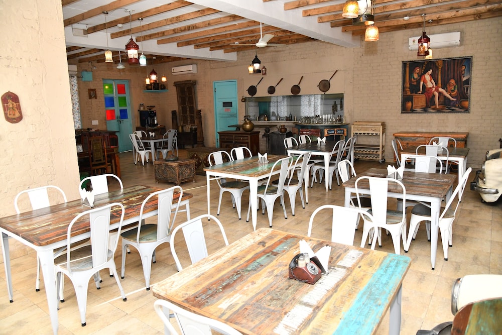 Welcomheritage Ranjit Vilas 40/50