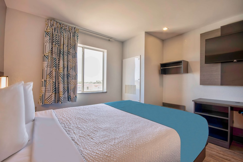 Motel6 Harlingen, TX 24/52