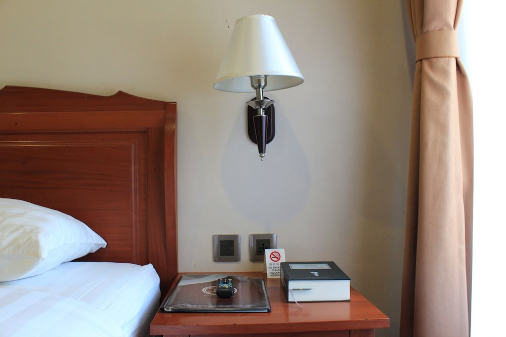 Thongs Inn Kualanamu Transit Hotel 11/64