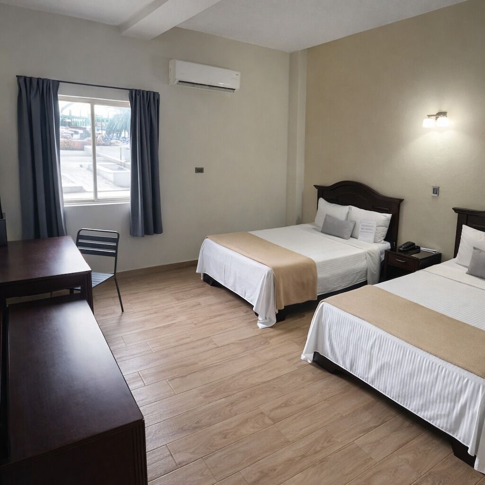غرفة ديلوكس بسريرين مزدوجين بحمام خاص، Hotel Plaza Del Arco 3/9