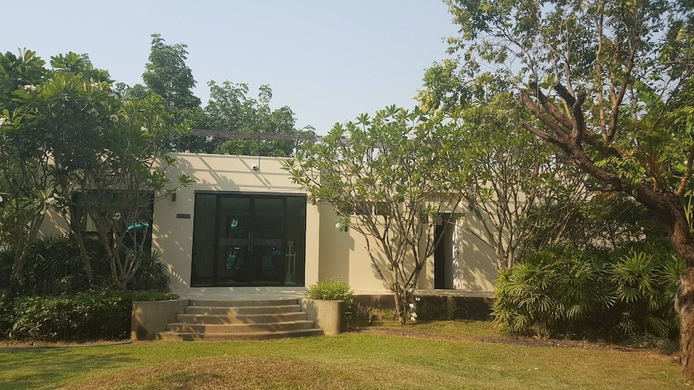 Harmony Resort Hotel 5/50