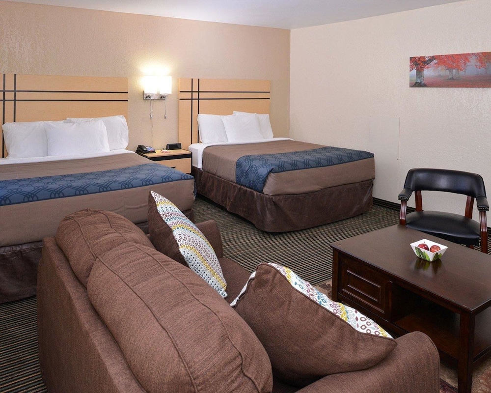 Econo Lodge Rochester I-90 & I-390 32/40