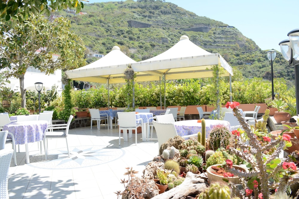 Maronti Hotel 51/55